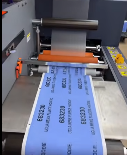 Xinsen Packaging ประสบความสำเร็จในการเพิ่มประสิทธิภาพและดำเนินการกระบวนการพิมพ์ลงทะเบียนเครื่องพิมพ์ดิจิทัล